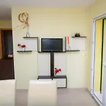 Miki Apartment *